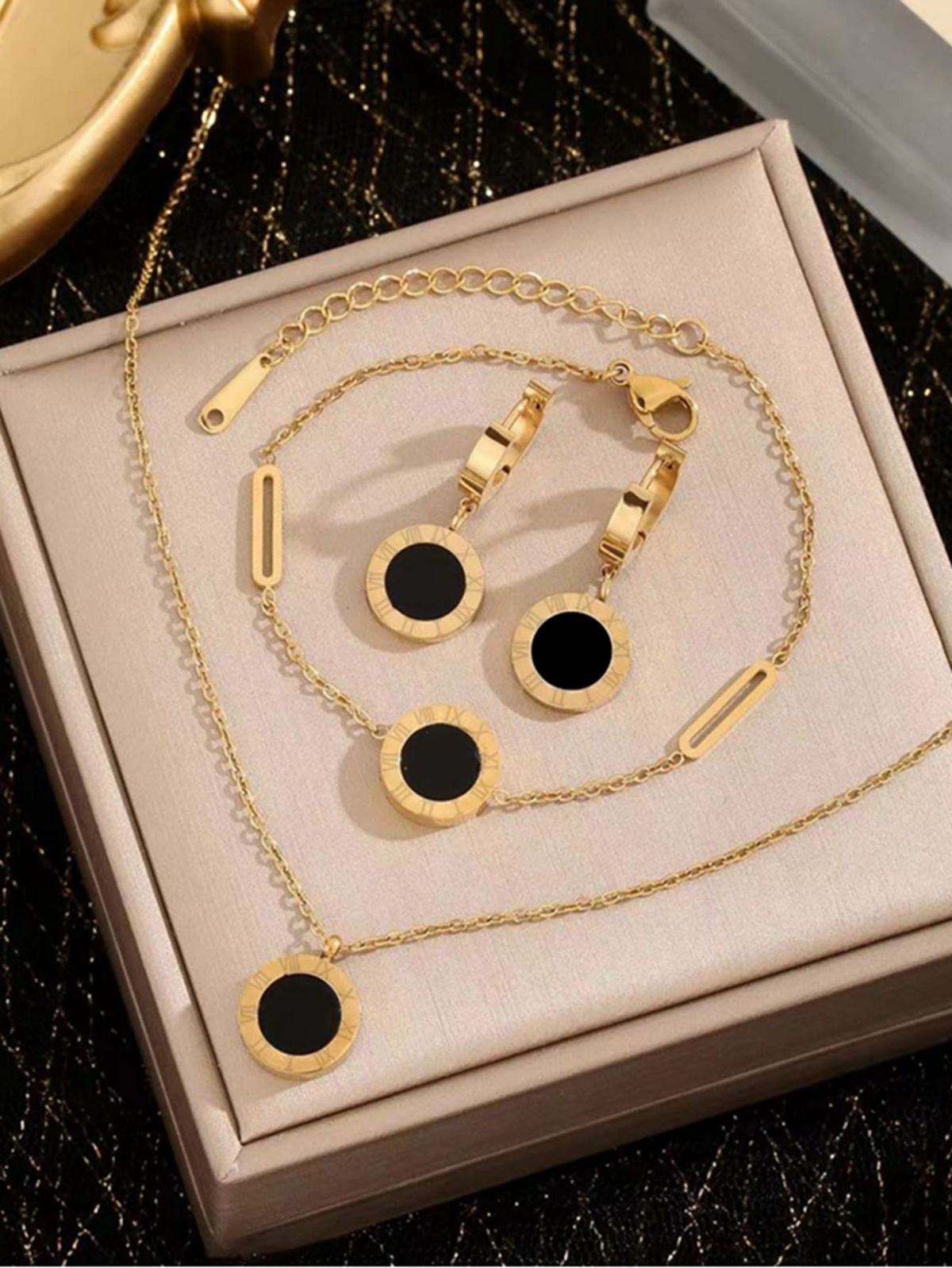 Casual asthetic set for daily wear