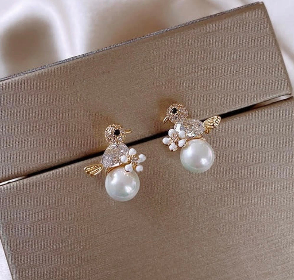 Pearl metal birds studs