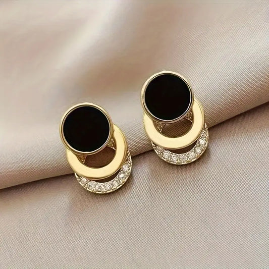 مسامير ذهبية سوداء