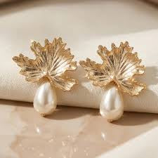 Metal pearl earrings
